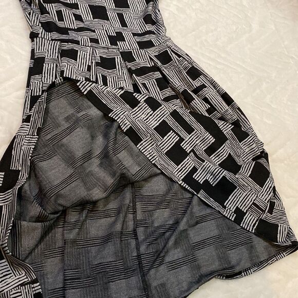 LuLaRoe Geometric Black & White Minimalist And Modern Dress - Picture 9 of 14